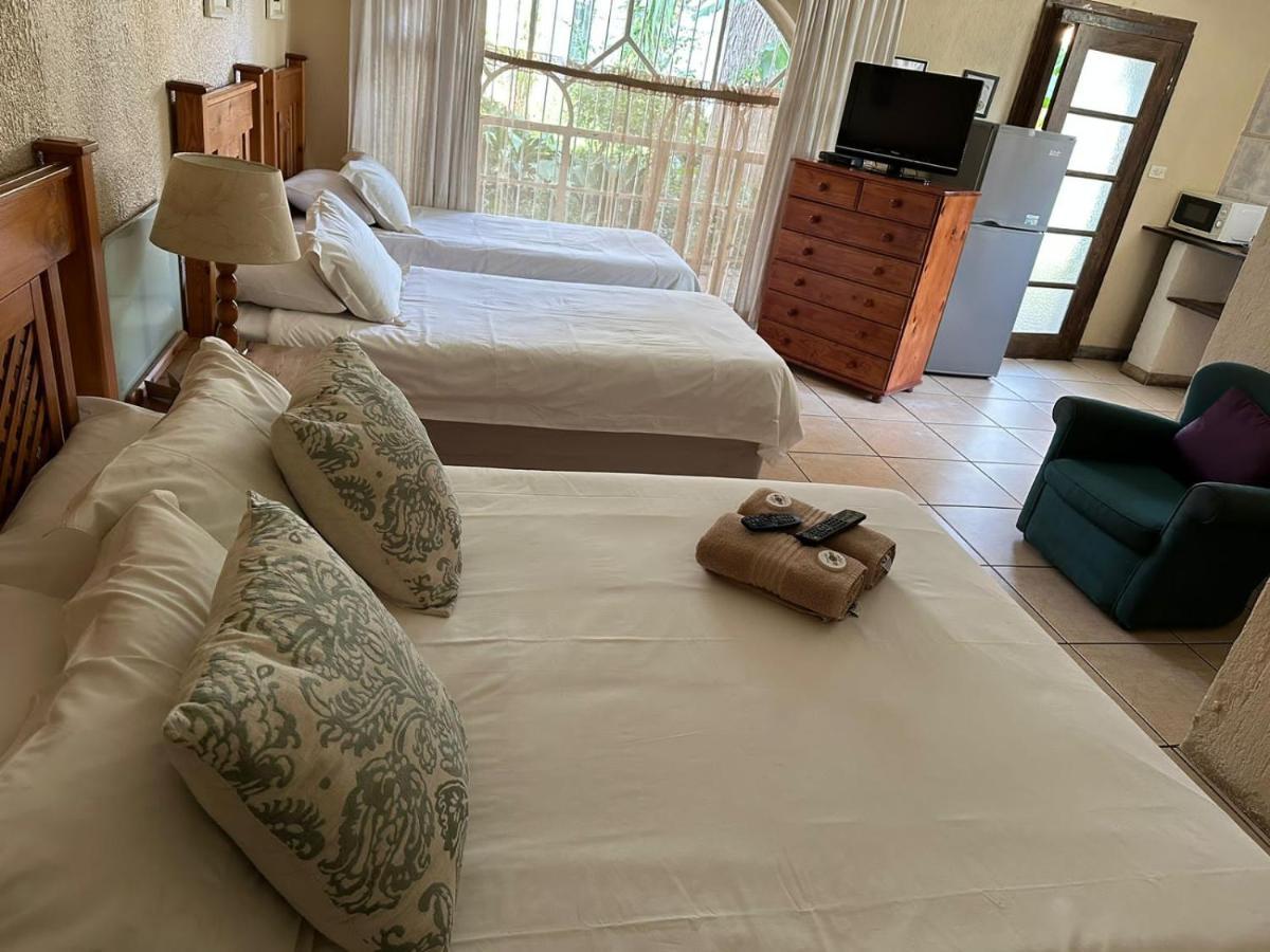 Just Tiffany Guest House & Conference Facility พ็อตเชฟสตรูม ภายนอก รูปภาพ