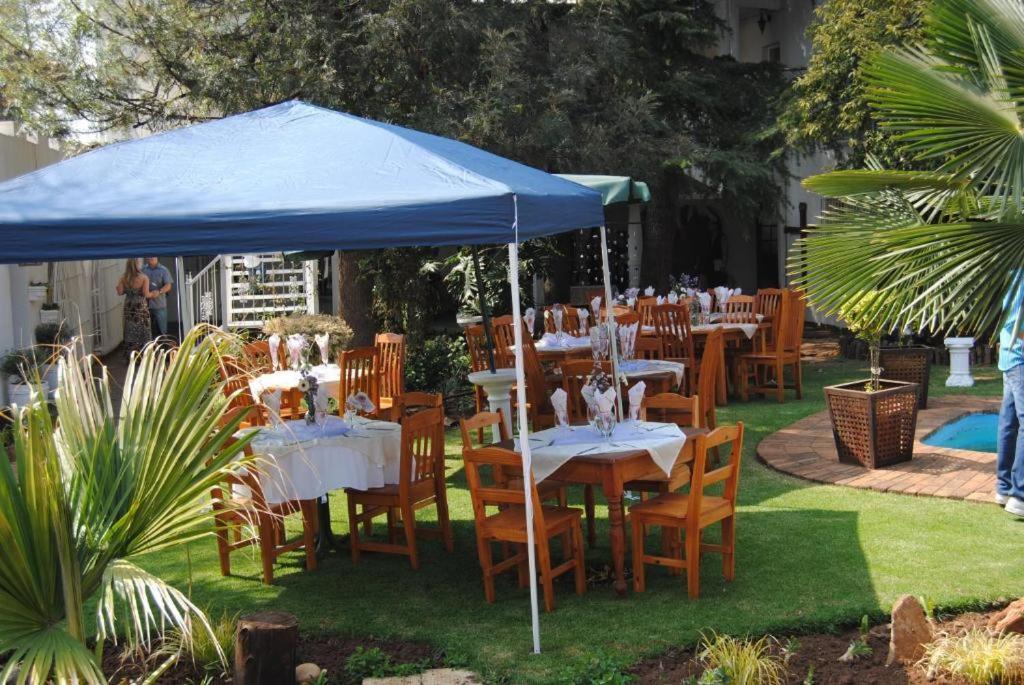 Just Tiffany Guest House & Conference Facility พ็อตเชฟสตรูม ภายนอก รูปภาพ